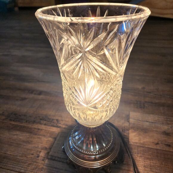 Vintage Side Table Cut glass beautiful classic look tested and works Lamp T - Picture 1 of 10